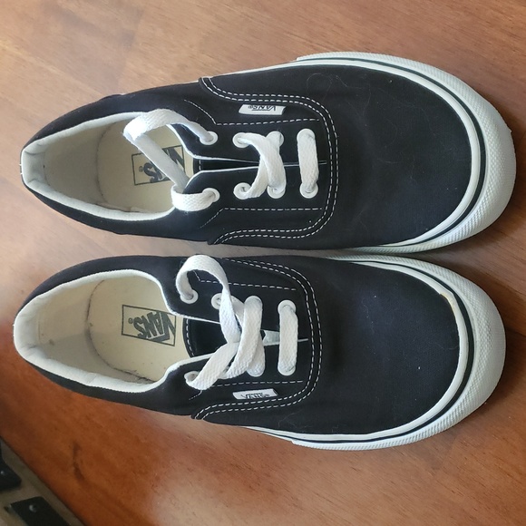 Vans Classic Black and White Skate Shoe - Picture 1 of 4